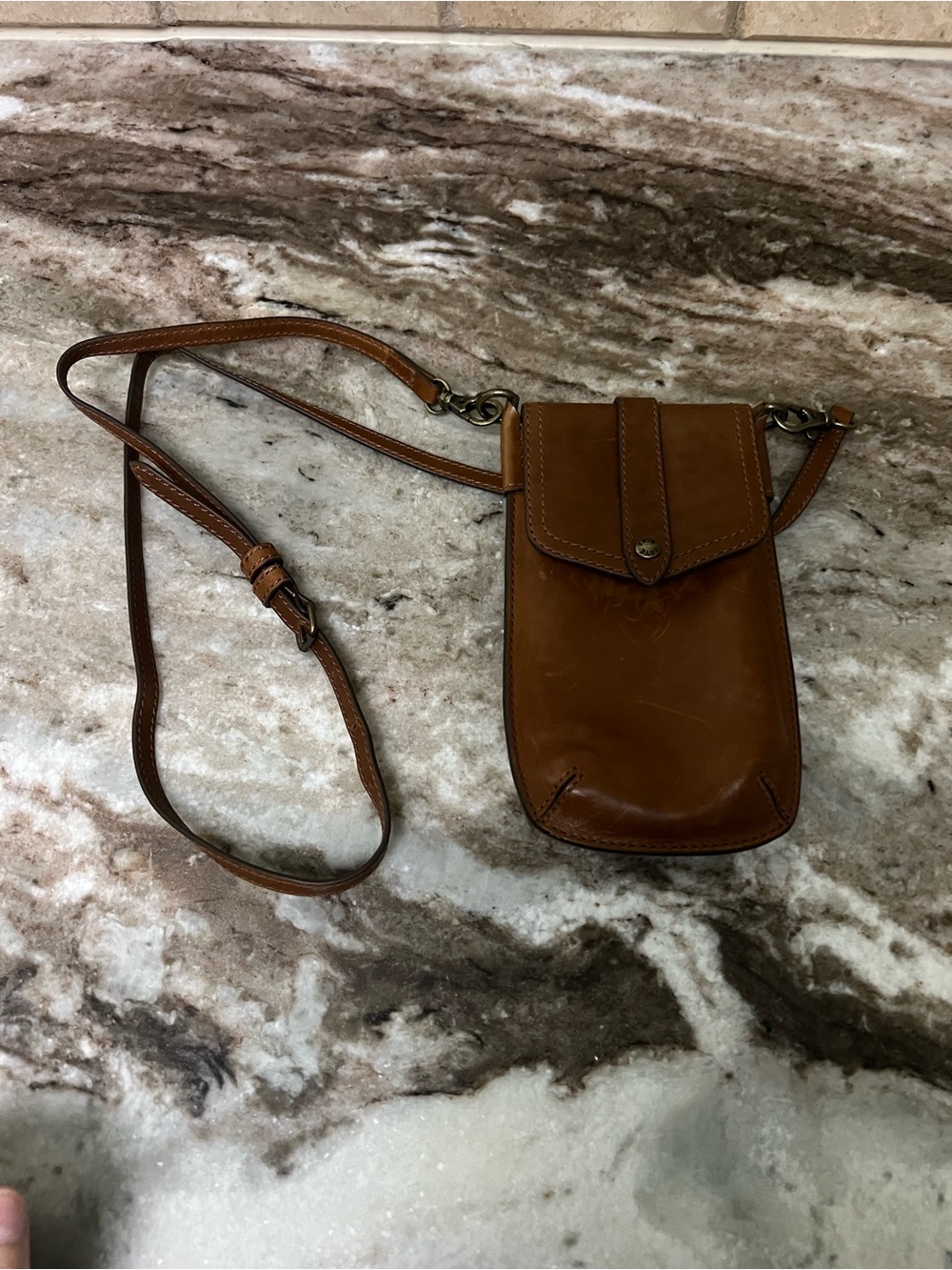 FRYE AND CO. Brown Leather Crossbody Phone Pouch